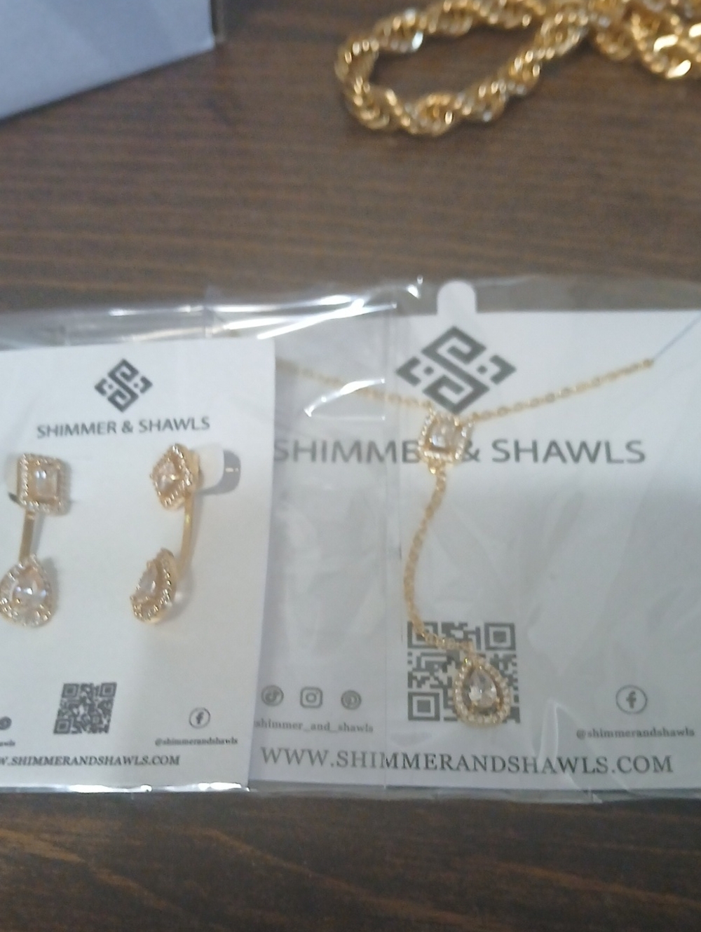 Gold Teardrop Pendant Earrings Set